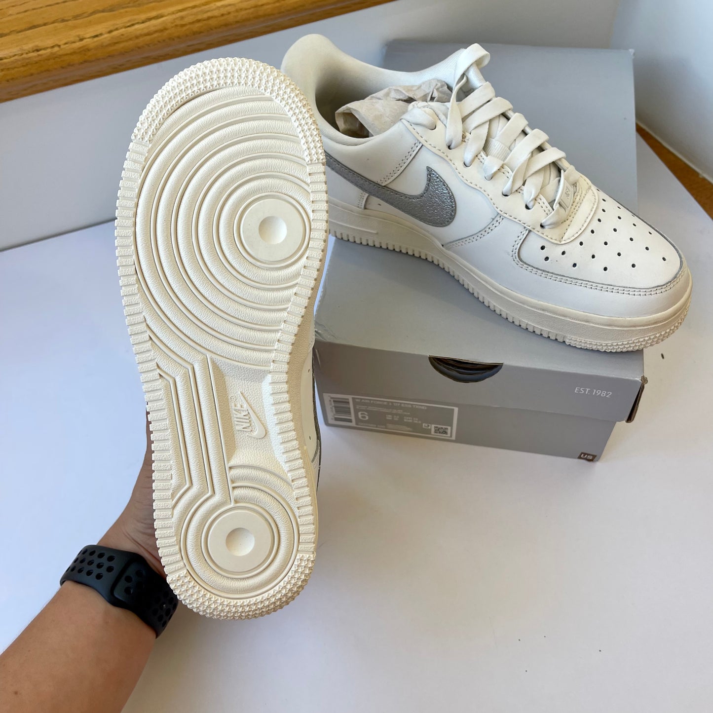 Nike Women’s Air Force 1 ‘07 ES TRND - summit white , metallic silver