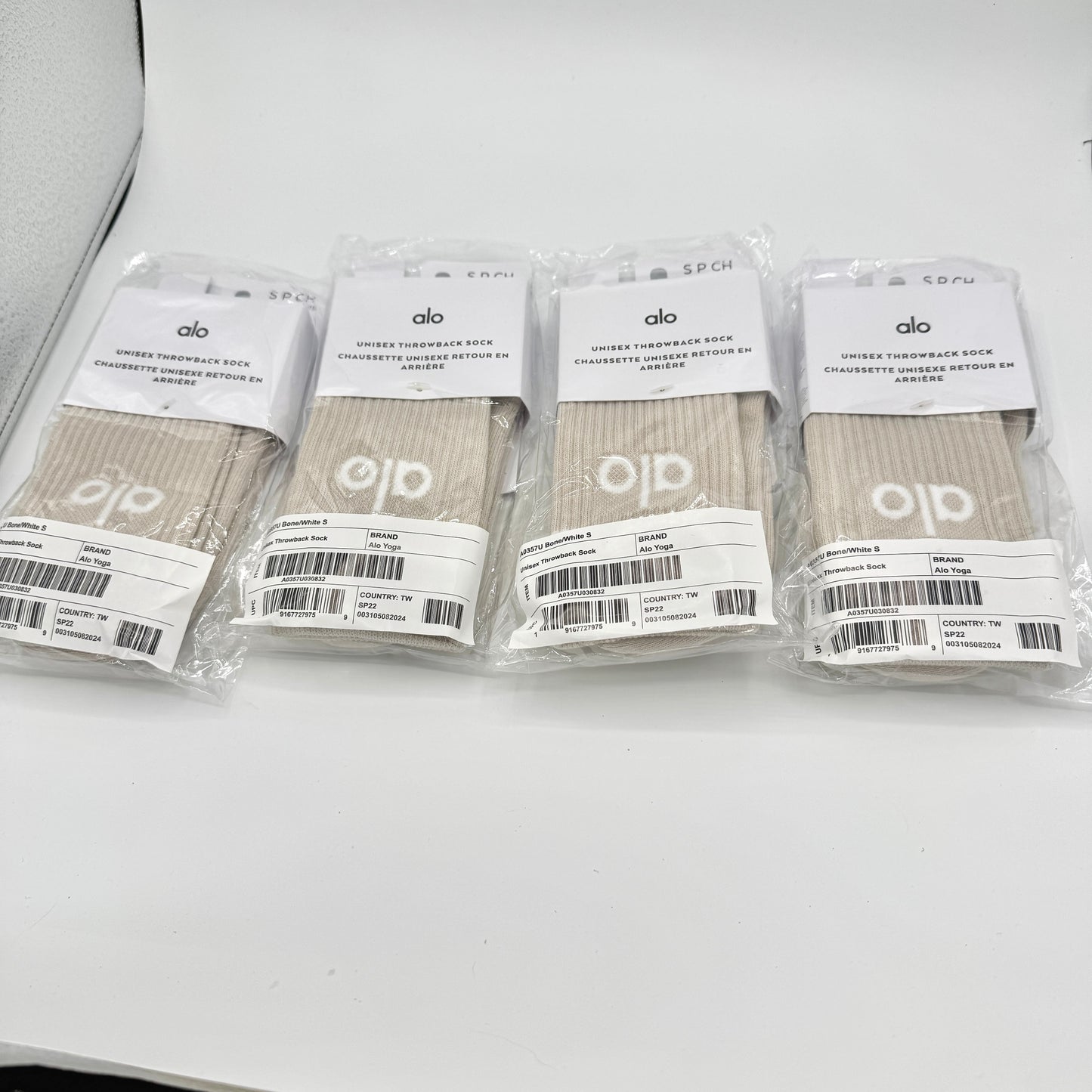 Alo Yoga (Bundle) Unisex Throwback Socks, 4x Pairs - Bone / White