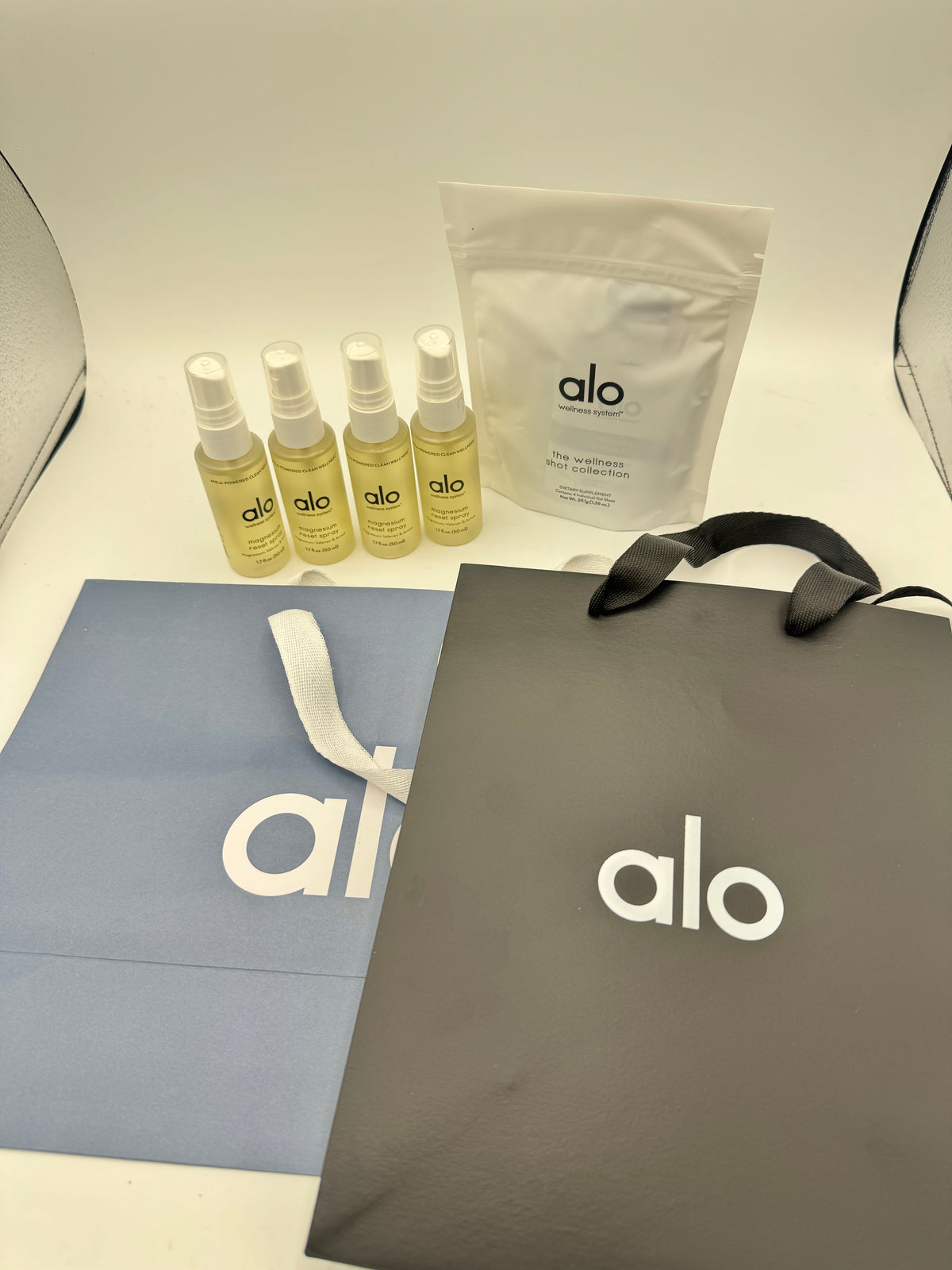 Alo Wellness BUNDLE (4) Magnesium Sprays, (2) Gift Bags, (1) Wellness Discovery Satchet Kit