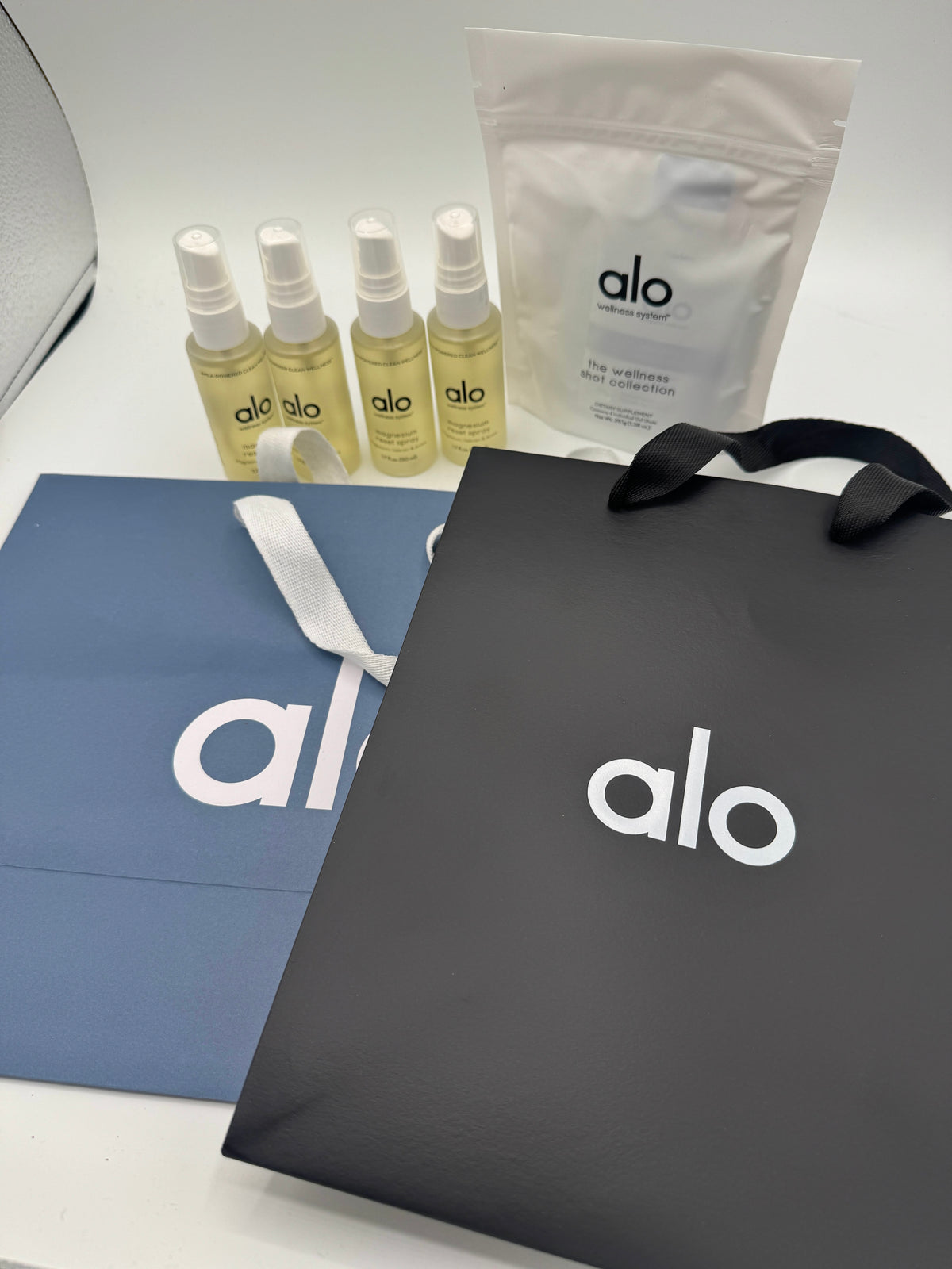 Alo Wellness BUNDLE (4) Magnesium Sprays, (2) Gift Bags, (1) Wellness Discovery Satchet Kit