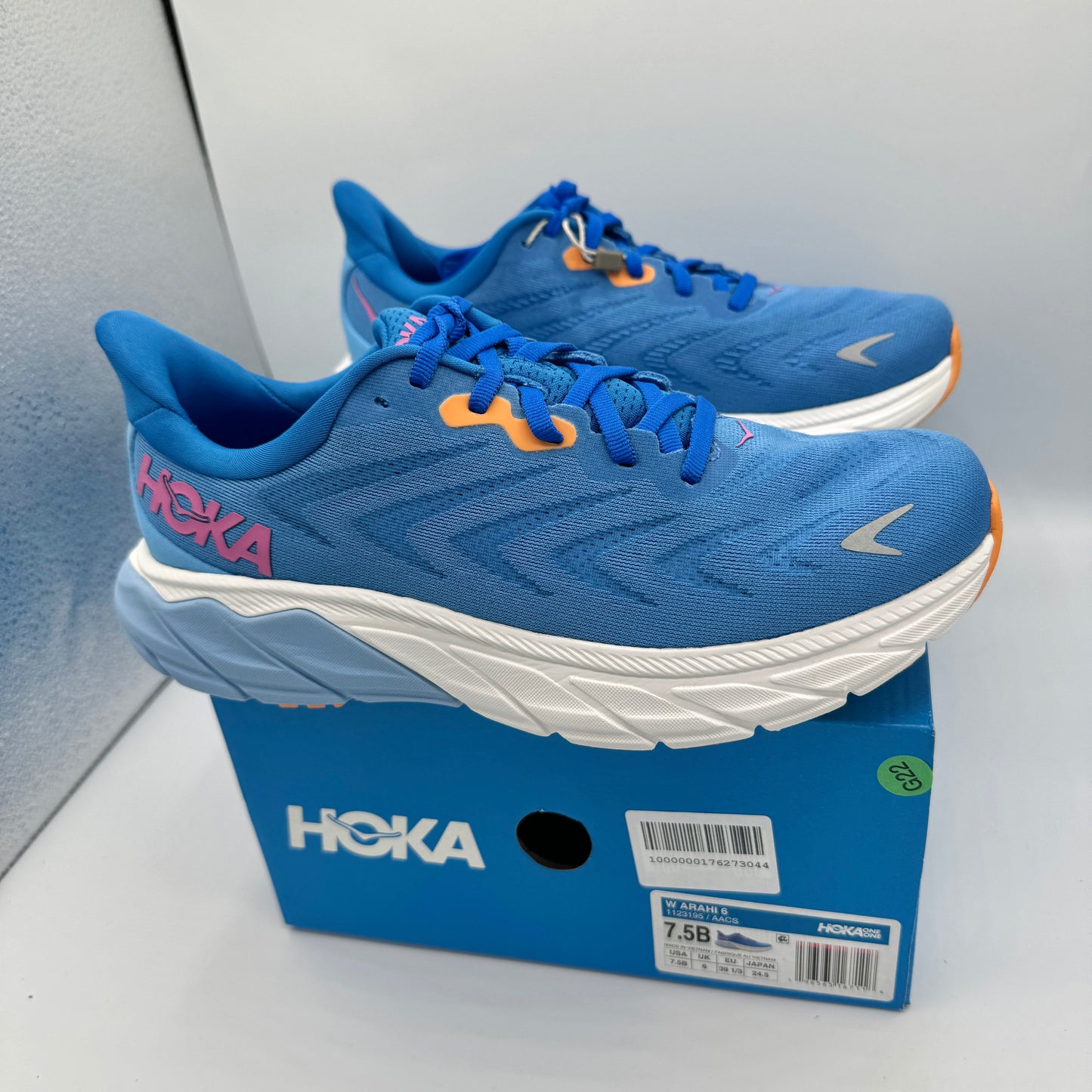 Hoka Arahi Running Shoes - Womens brand new in All Aboard Coastal Sky Blue