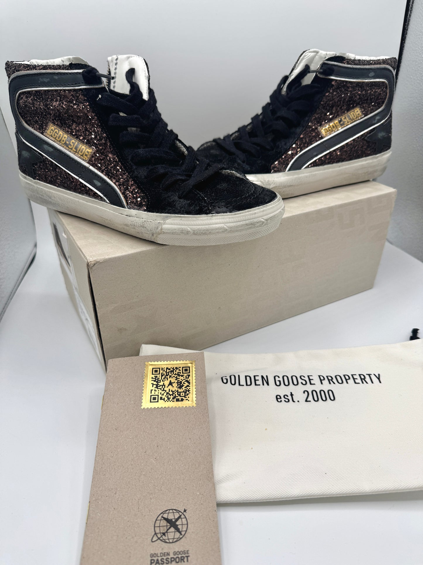 Golden Goose Sneakers Slide in Coffee / Black  Classic Star / Glitter Wave