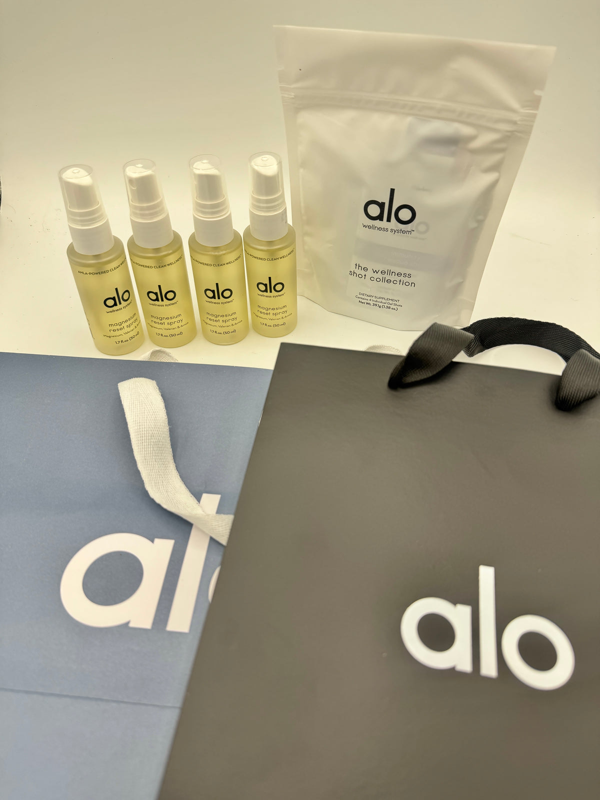 Alo Wellness BUNDLE (4) Magnesium Sprays, (2) Gift Bags, (1) Wellness Discovery Satchet Kit
