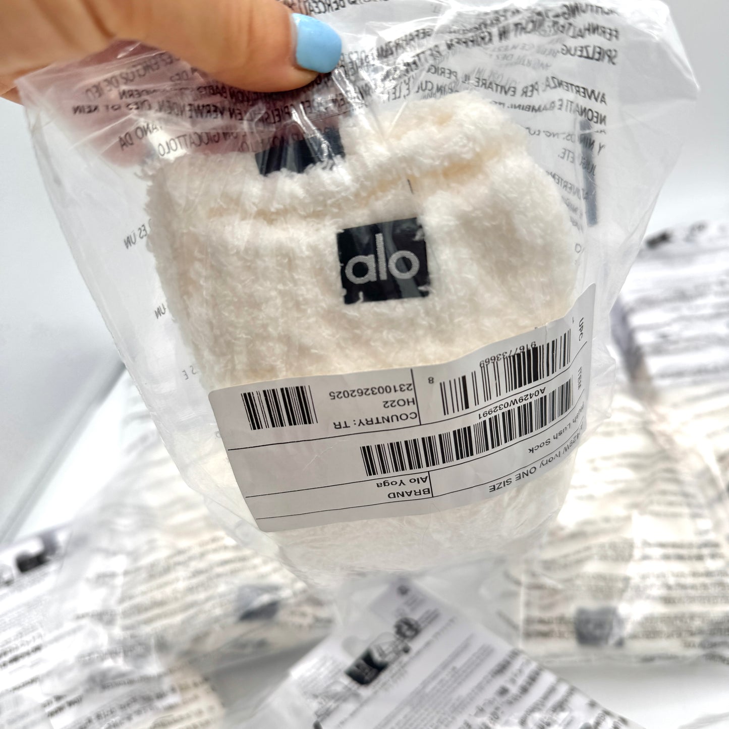 Alo Yoga (Bundle) Women’s Plush Lush Socks, 6x Pairs - Ivory White