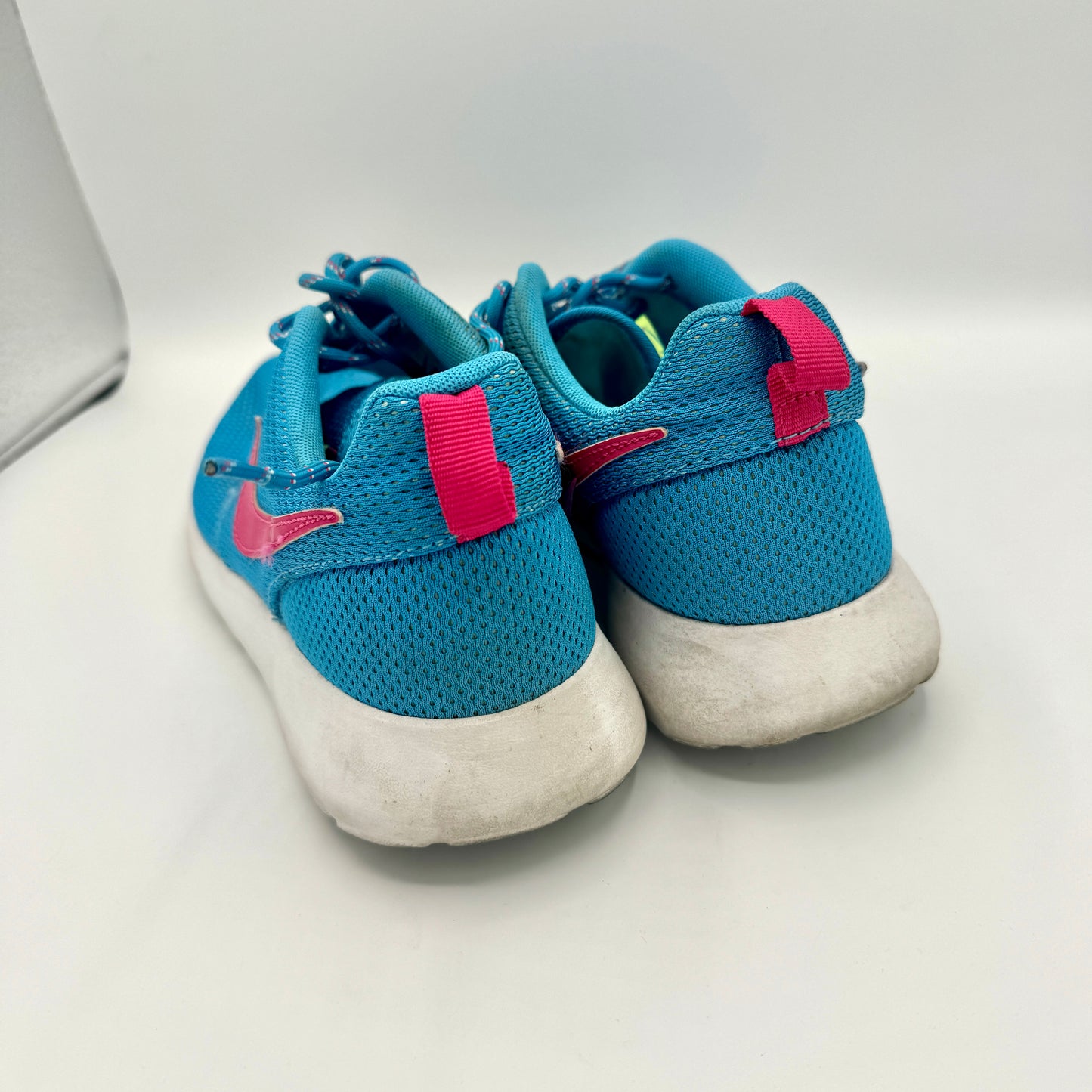 Nike Blue and Pink Roshe Athletic Shoes Kids’ Pre-Owned Used Condition