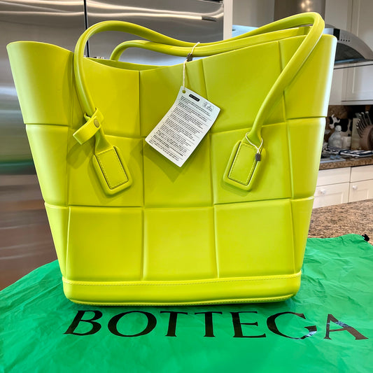 Bottega Veneta Arco Shopping Bag — Lime Chartreuse green Color , larger size