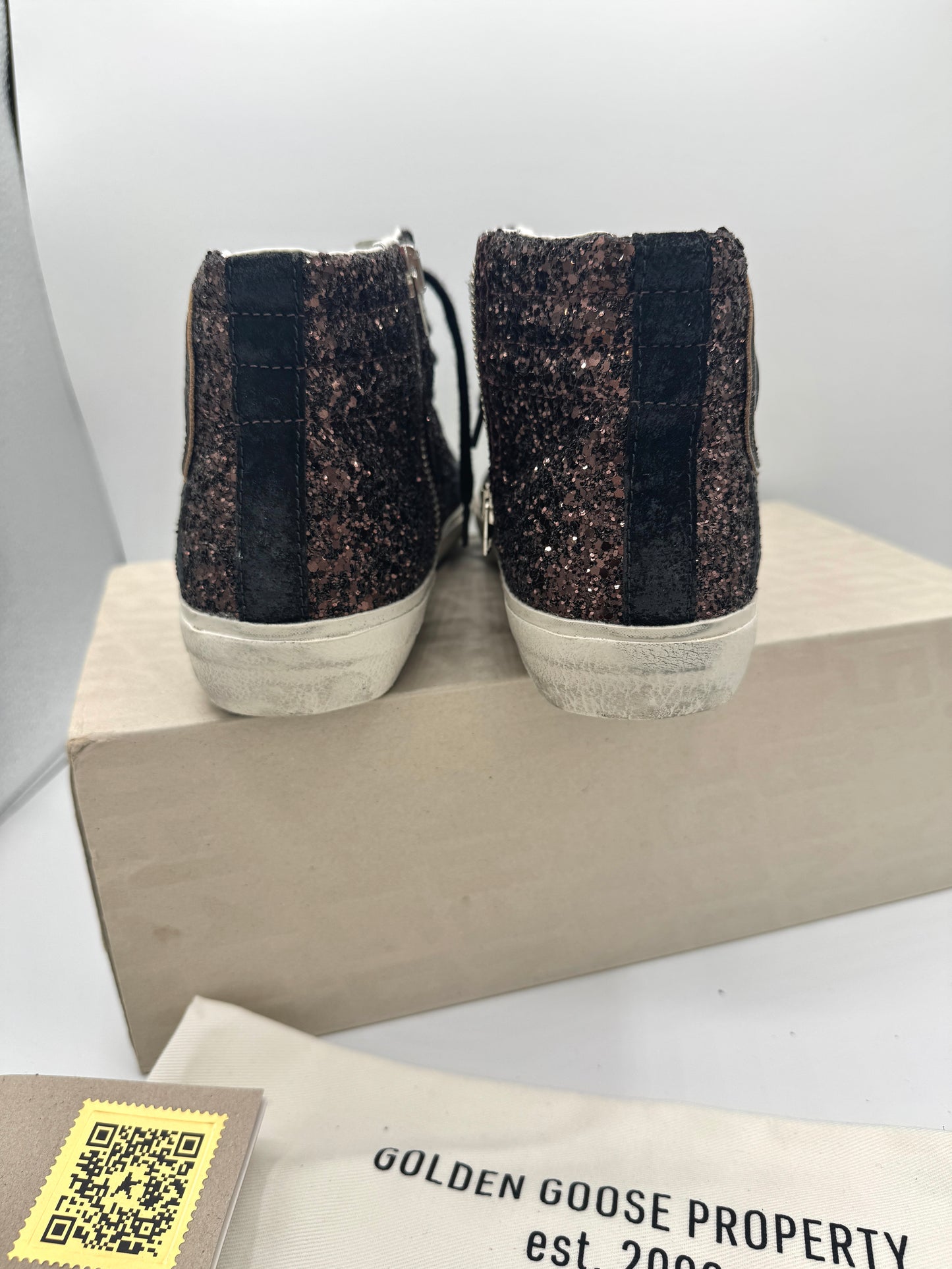 Golden Goose Sneakers Slide in Coffee / Black  Classic Star / Glitter Wave
