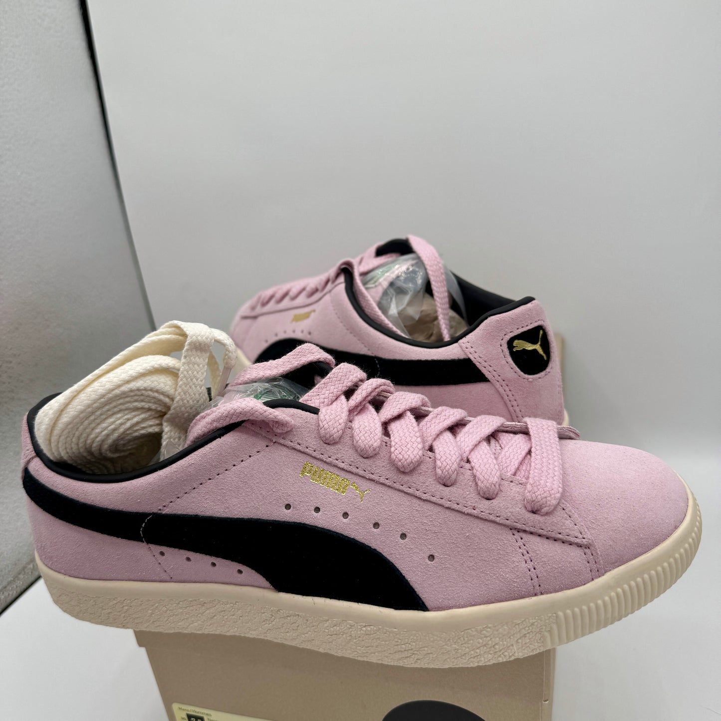 Puma Suede VTG Textured Leather Sneakers , extra laces , pearl pink black