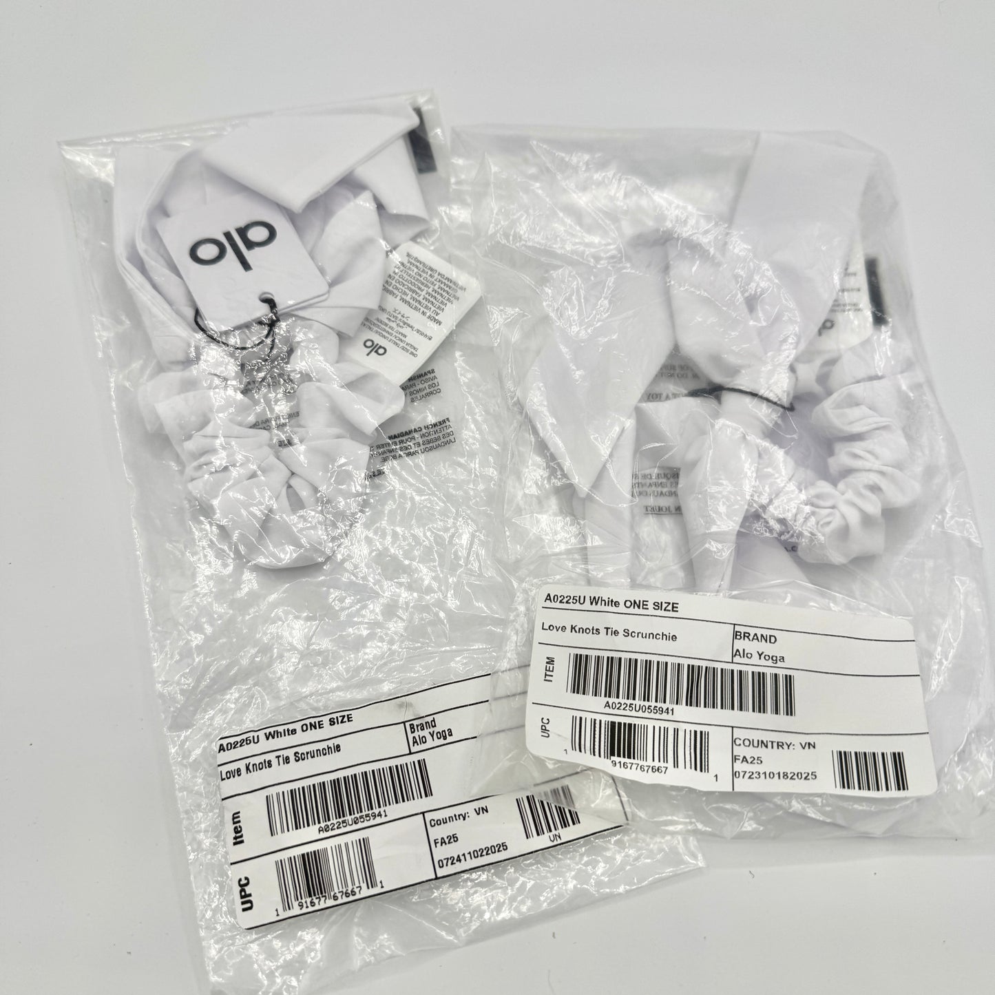 Alo Yoga (Bundle) 2x Love Knots Hair Tie Scrunchies — White