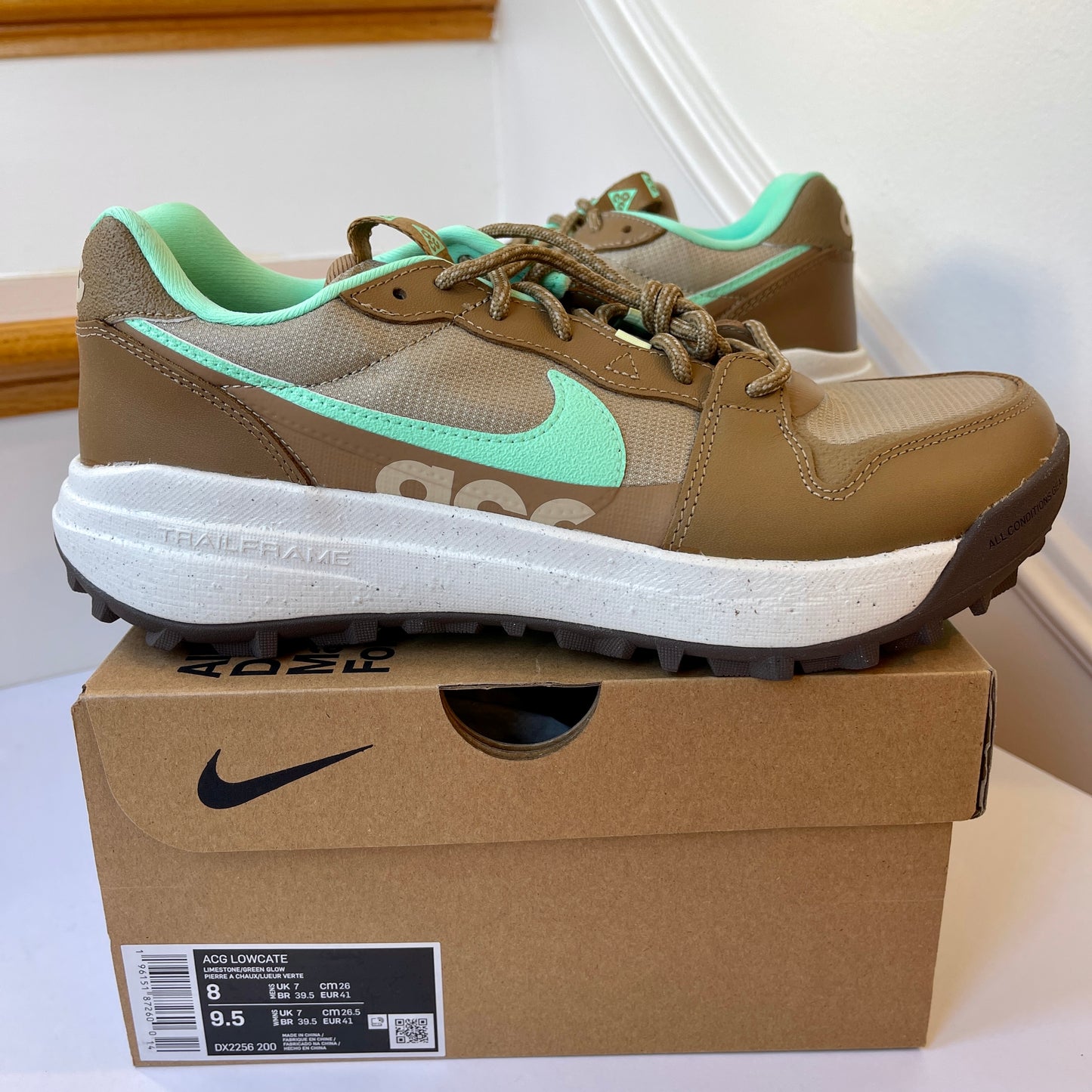 Nike ACG Lowcate Athletic Trail Shoes Unisex Green / Brown