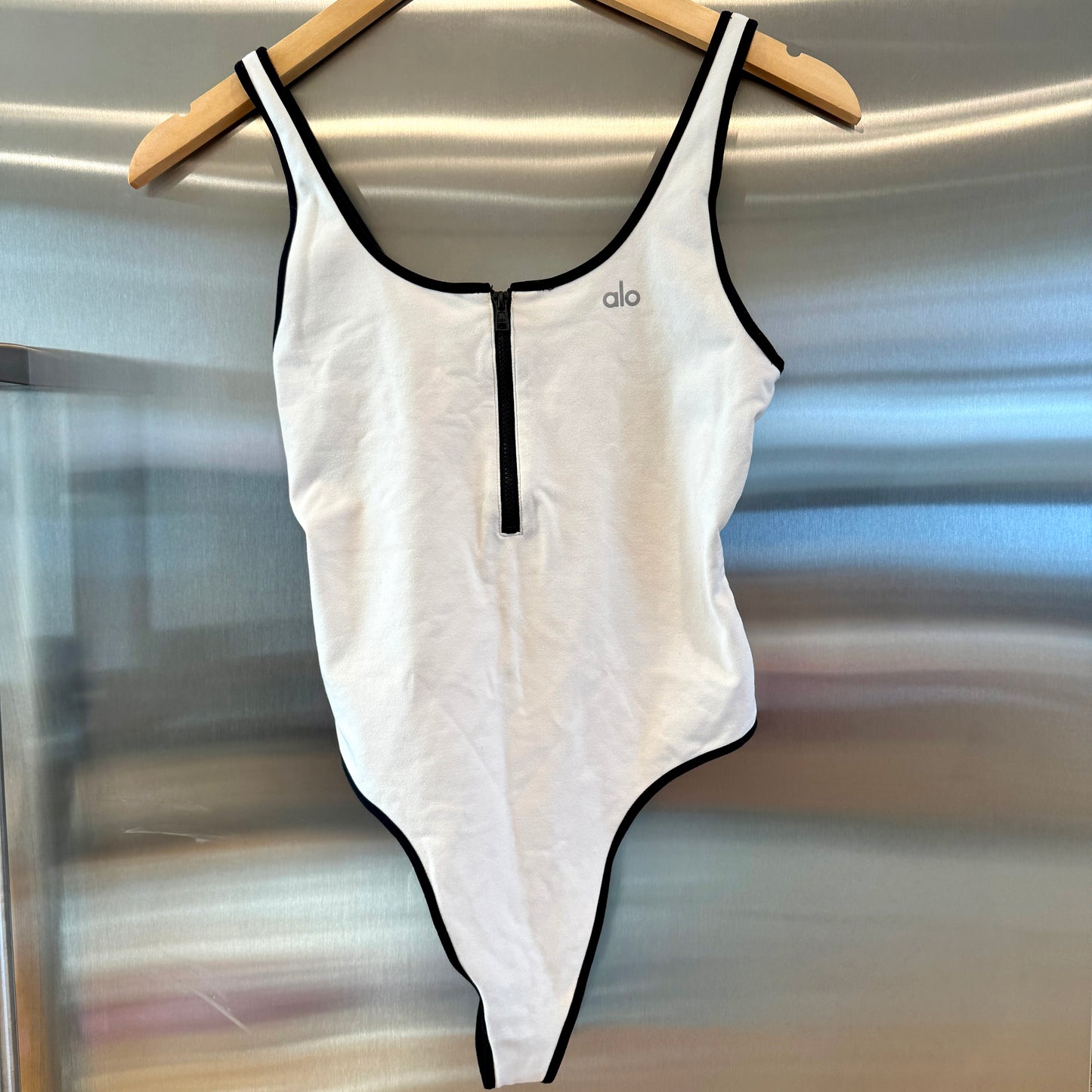 Alo Yoga Supernova Bodysuit White / Black — Pre-owned Excellent Condition