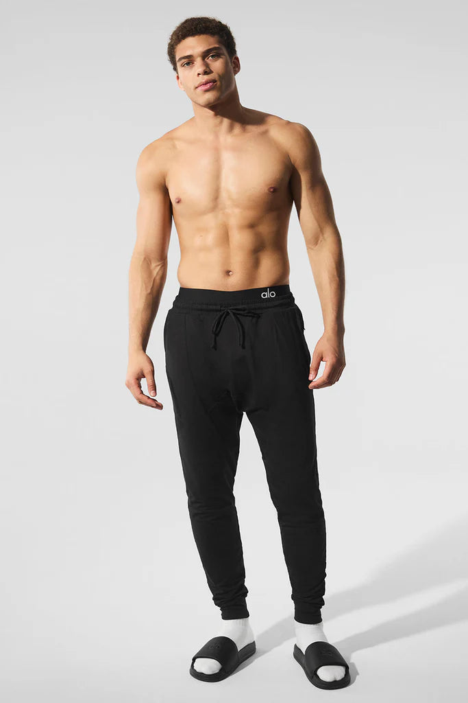 Alo Yoga Conquer Revitalize Black Joggers