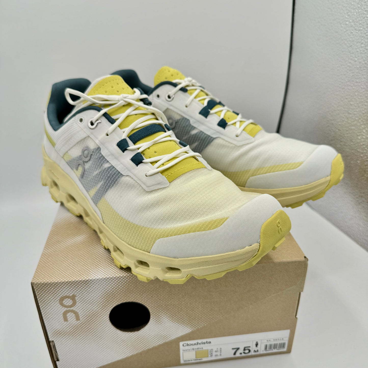On Running Cloudvista Running Shoes Ivory Endive yellow green men’s trail