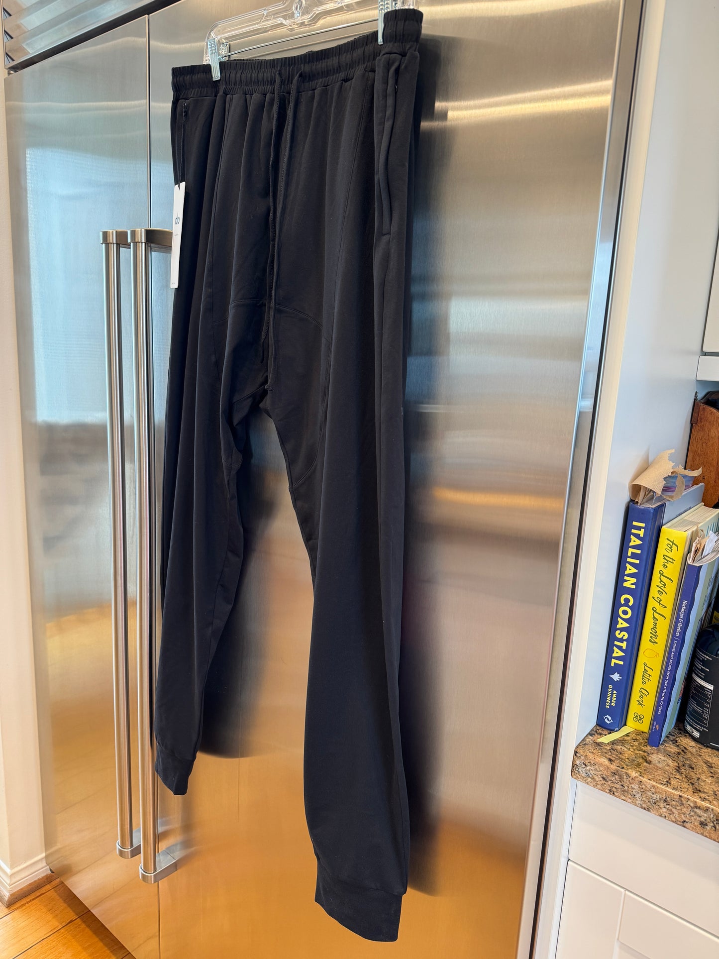 Alo Yoga Conquer Revitalize Black Joggers