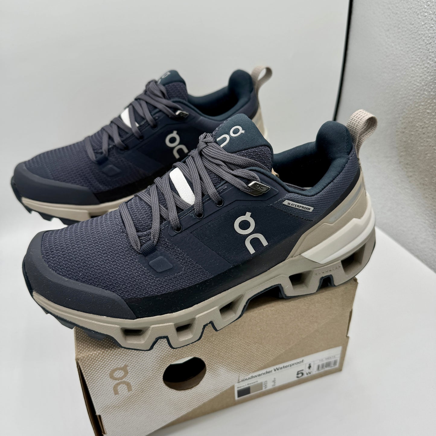 On Running Cloudwander Watetproof women’s hiking running trail shoes navy