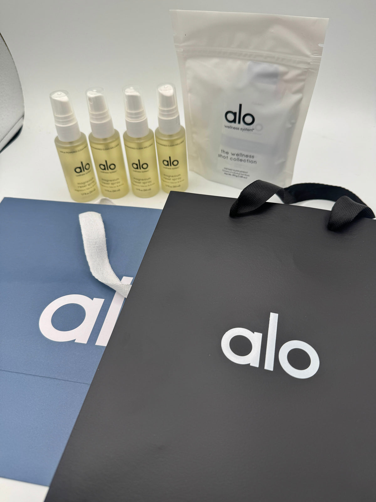 Alo Wellness BUNDLE (4) Magnesium Sprays, (2) Gift Bags, (1) Wellness Discovery Satchet Kit