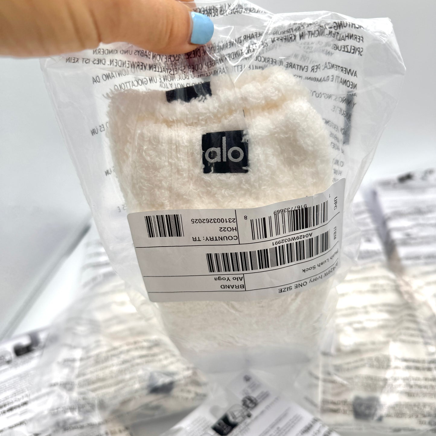 Alo Yoga (Bundle) Women’s Plush Lush Socks, 6x Pairs - Ivory White