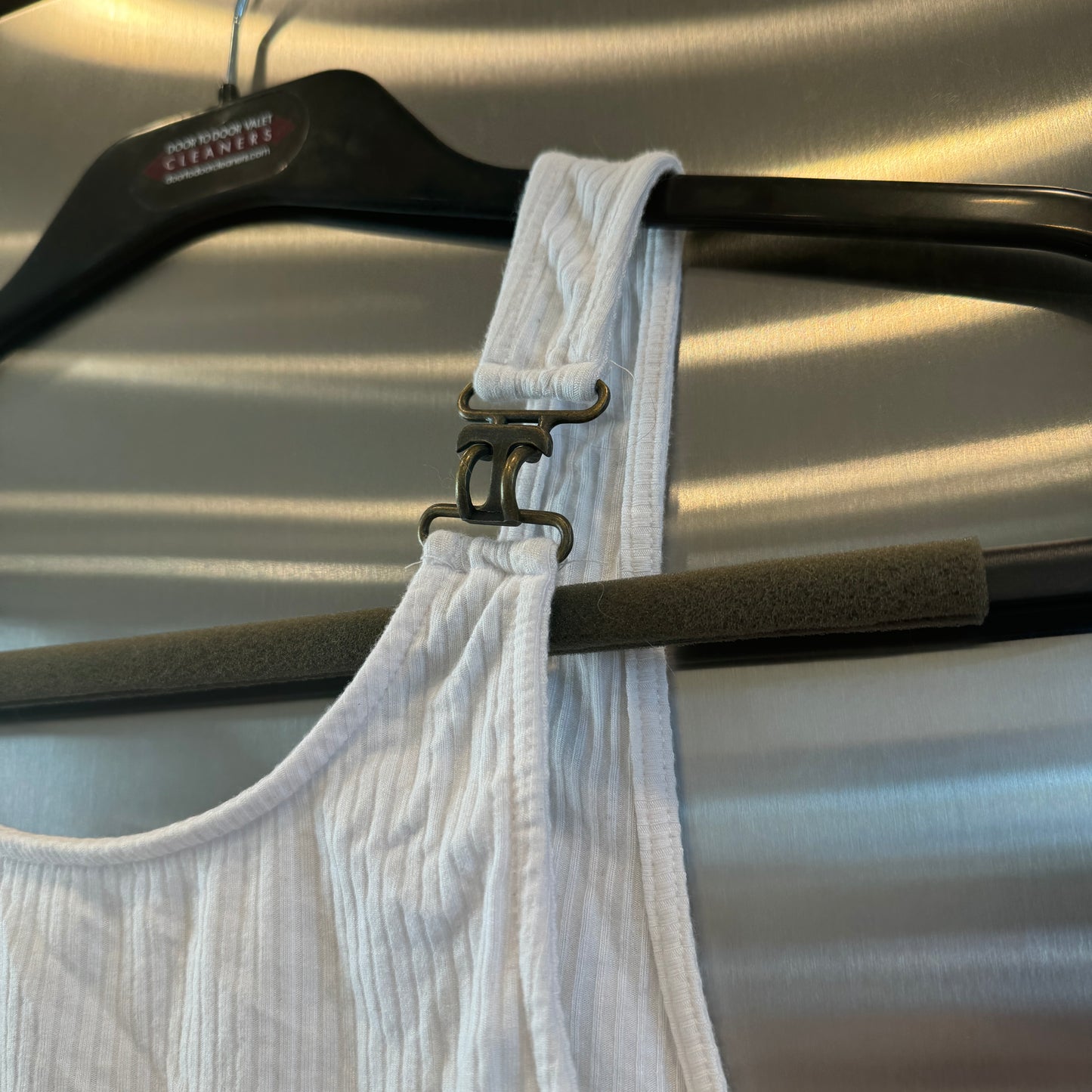 LF White Buckle Ribbed Crop Tank Top Cropped Shirt