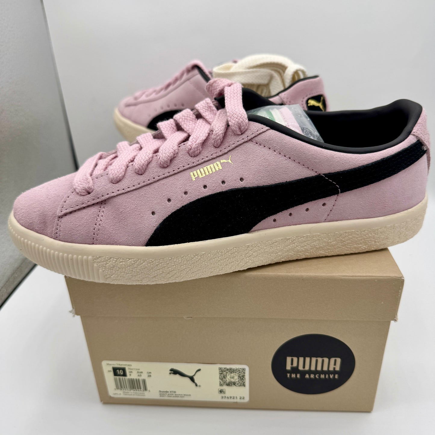 Puma Suede VTG Textured Leather Sneakers , extra laces , pearl pink black