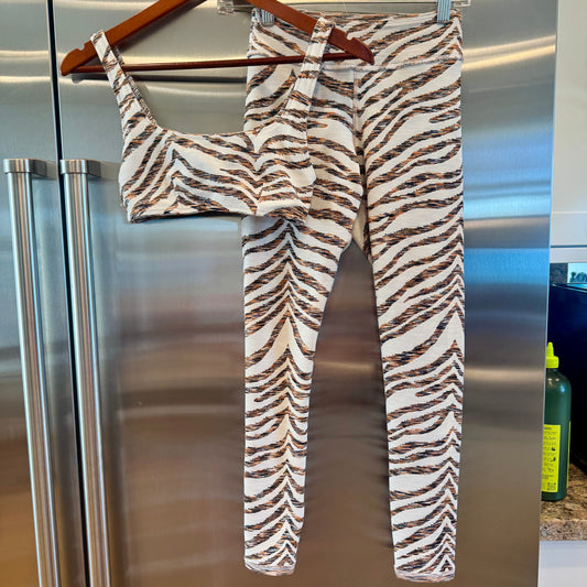 The Upside SET Nika Reversible Rory Bra and Leggings Textured Tiger
