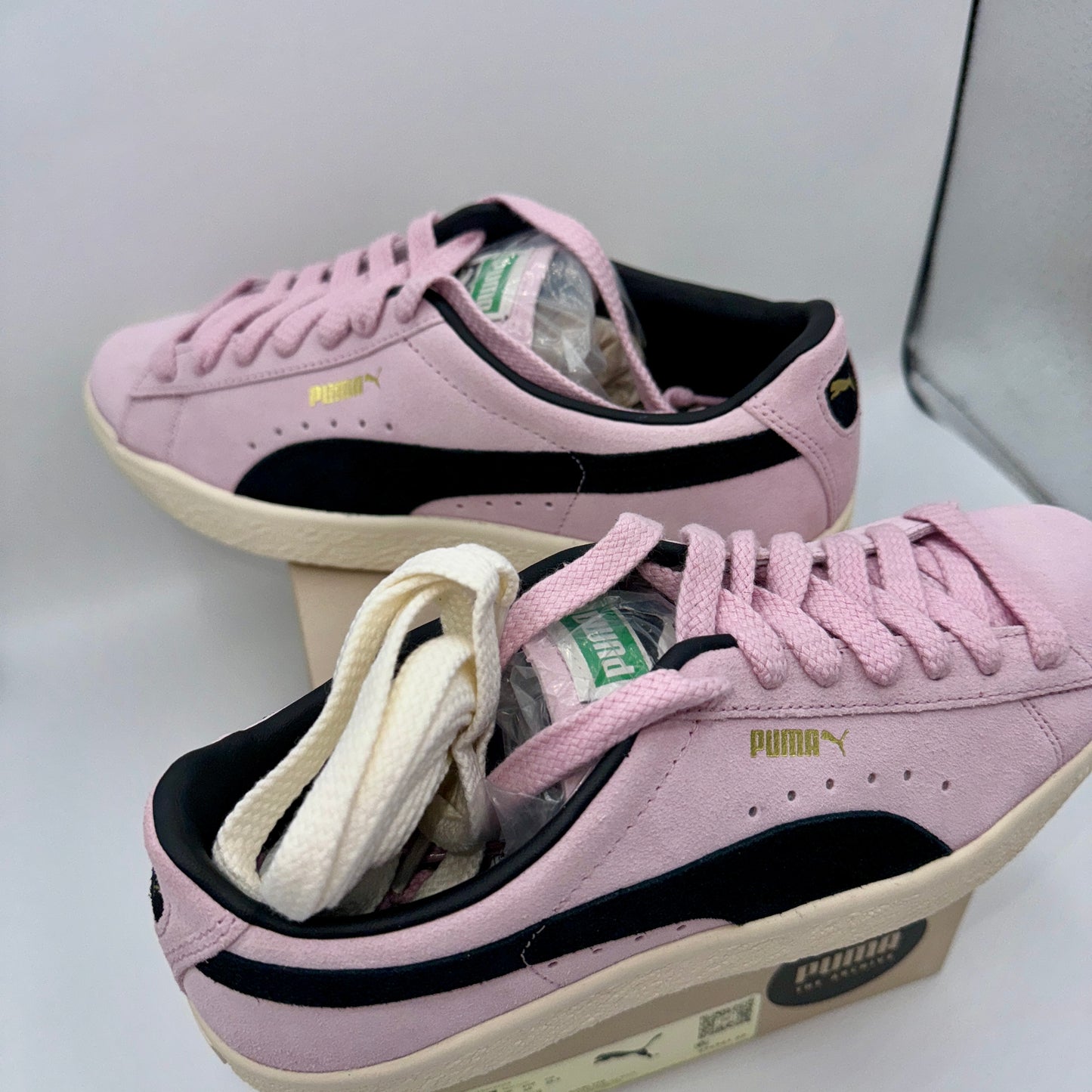 Puma Suede VTG Textured Leather Sneakers , extra laces , pearl pink black