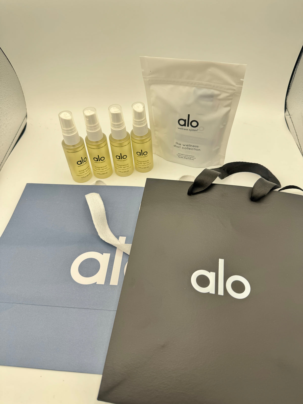Alo Wellness BUNDLE (4) Magnesium Sprays, (2) Gift Bags, (1) Wellness Discovery Satchet Kit