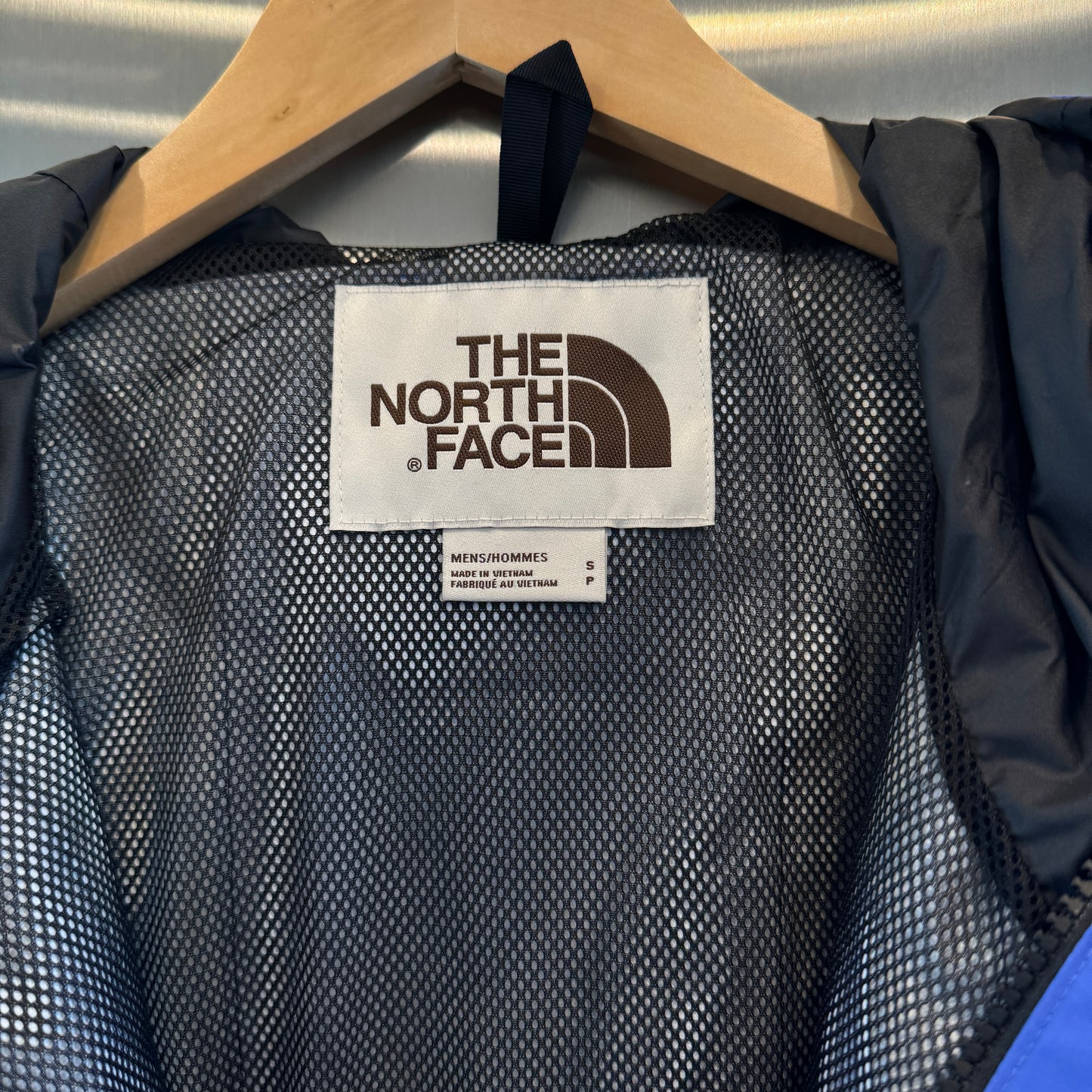 The North Face Men’s 86 Retro Mountain Jacket Solar Blue / Black Rainproof Windproof