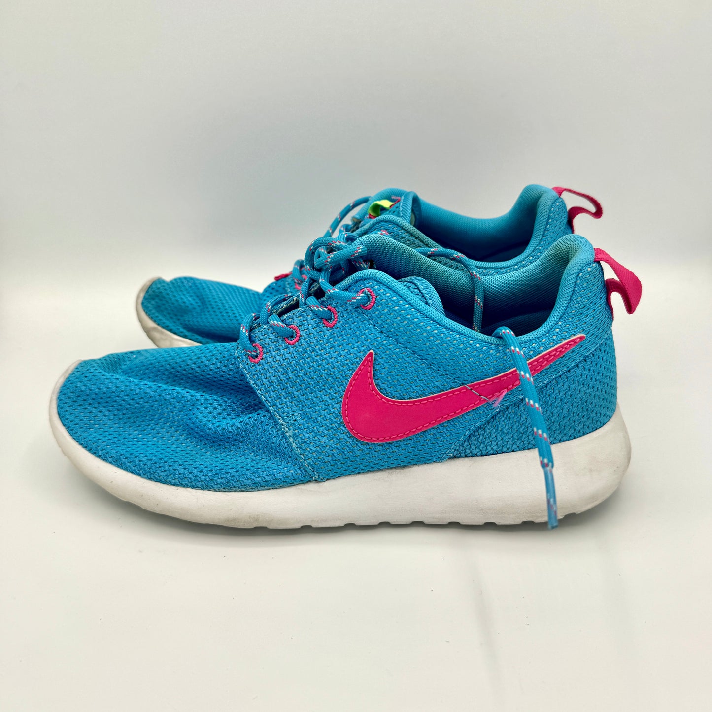 Nike Blue and Pink Roshe Athletic Shoes Kids’ Pre-Owned Used Condition