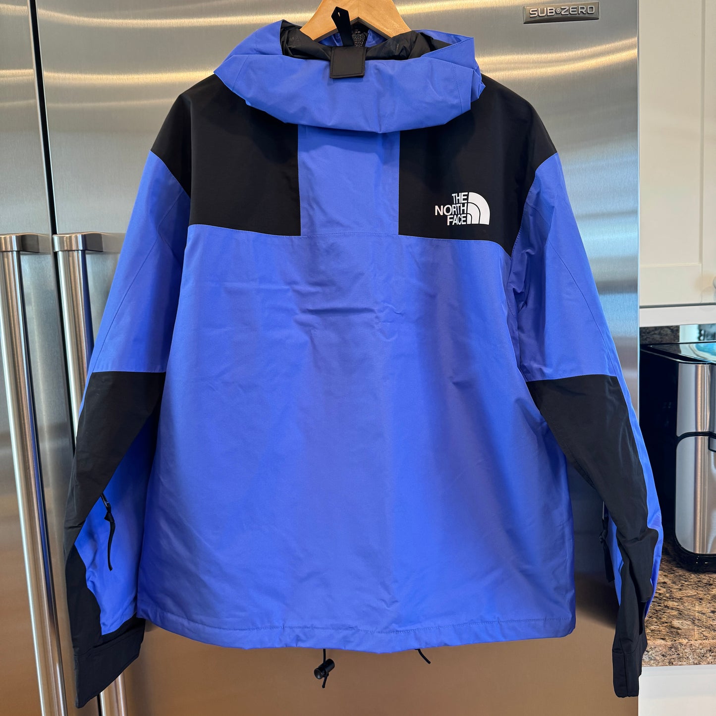 The North Face Men’s 86 Retro Mountain Jacket Solar Blue / Black Rainproof Windproof