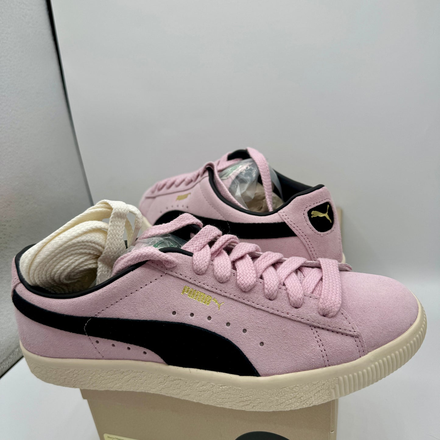 Puma Suede VTG Textured Leather Sneakers , extra laces , pearl pink black