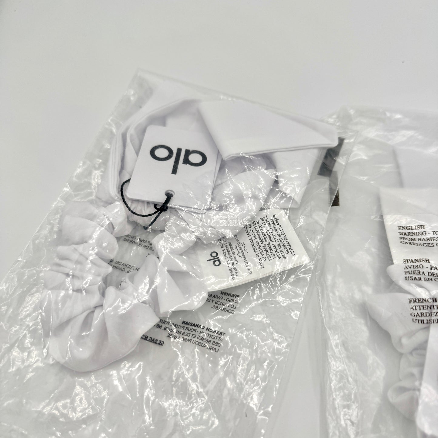 Alo Yoga (Bundle) 2x Love Knots Hair Tie Scrunchies — White