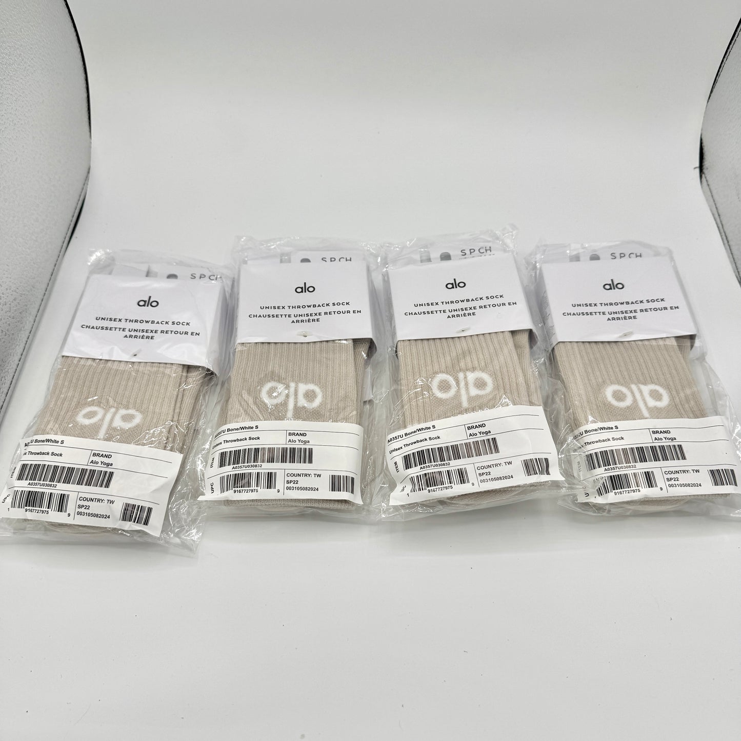 Alo Yoga (Bundle) Unisex Throwback Socks, 4x Pairs - Bone / White