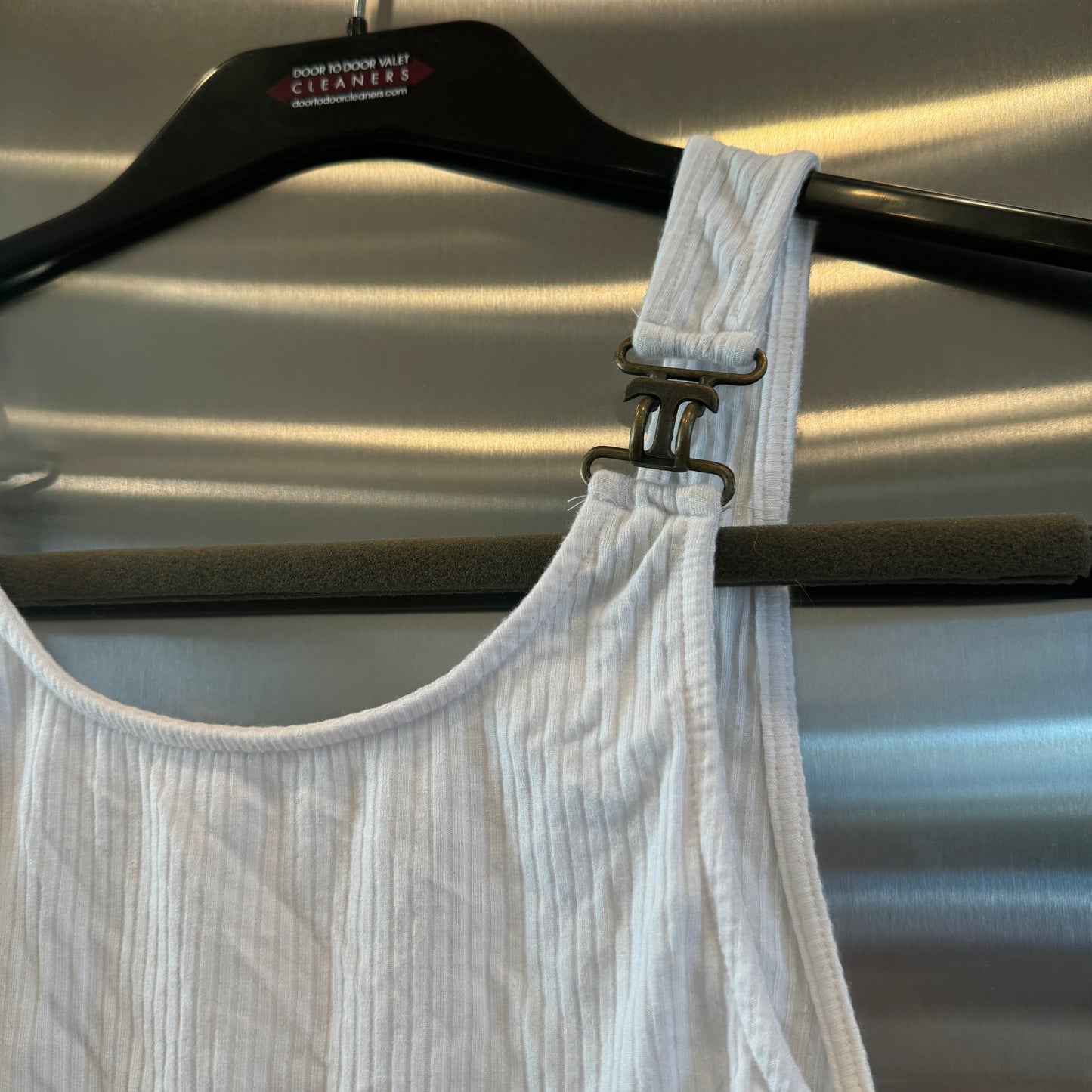 LF White Buckle Ribbed Crop Tank Top Cropped Shirt