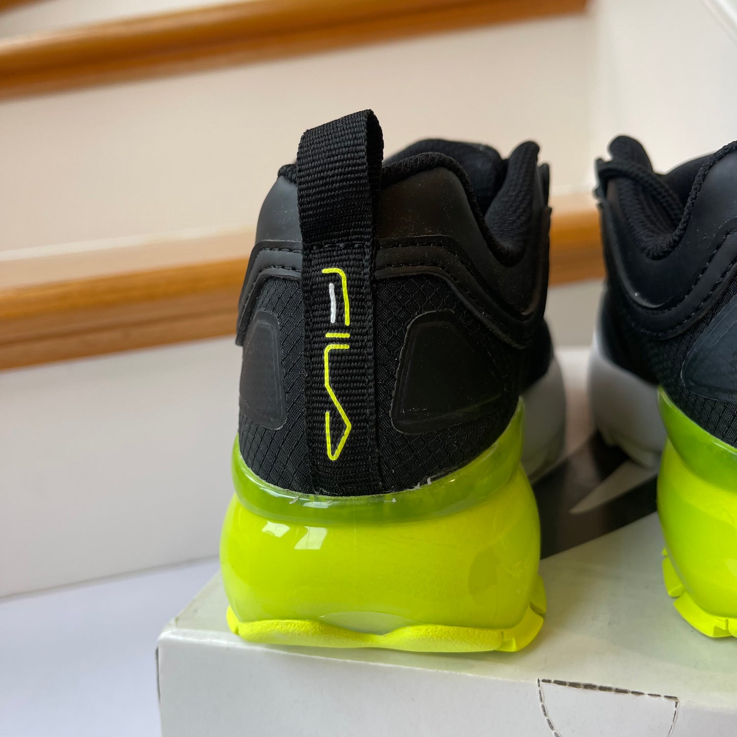 Fila Disruptor 2A — Black / neon yellow green . Women’s platform sneakers