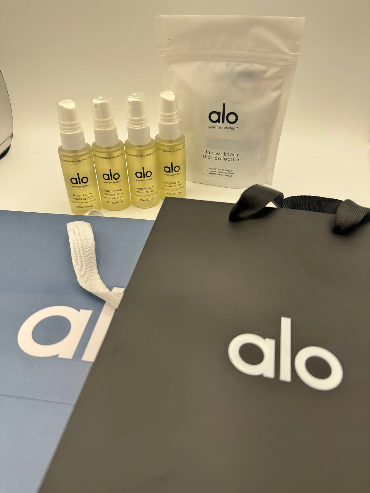 Alo Wellness BUNDLE (4) Magnesium Sprays, (2) Gift Bags, (1) Wellness Discovery Satchet Kit