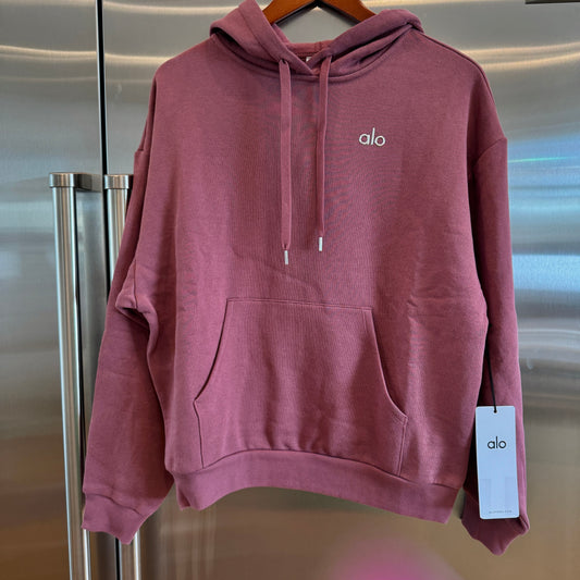 Alo Yoga Accolade Hoodie Sweatshirt in Burgundy Truffle