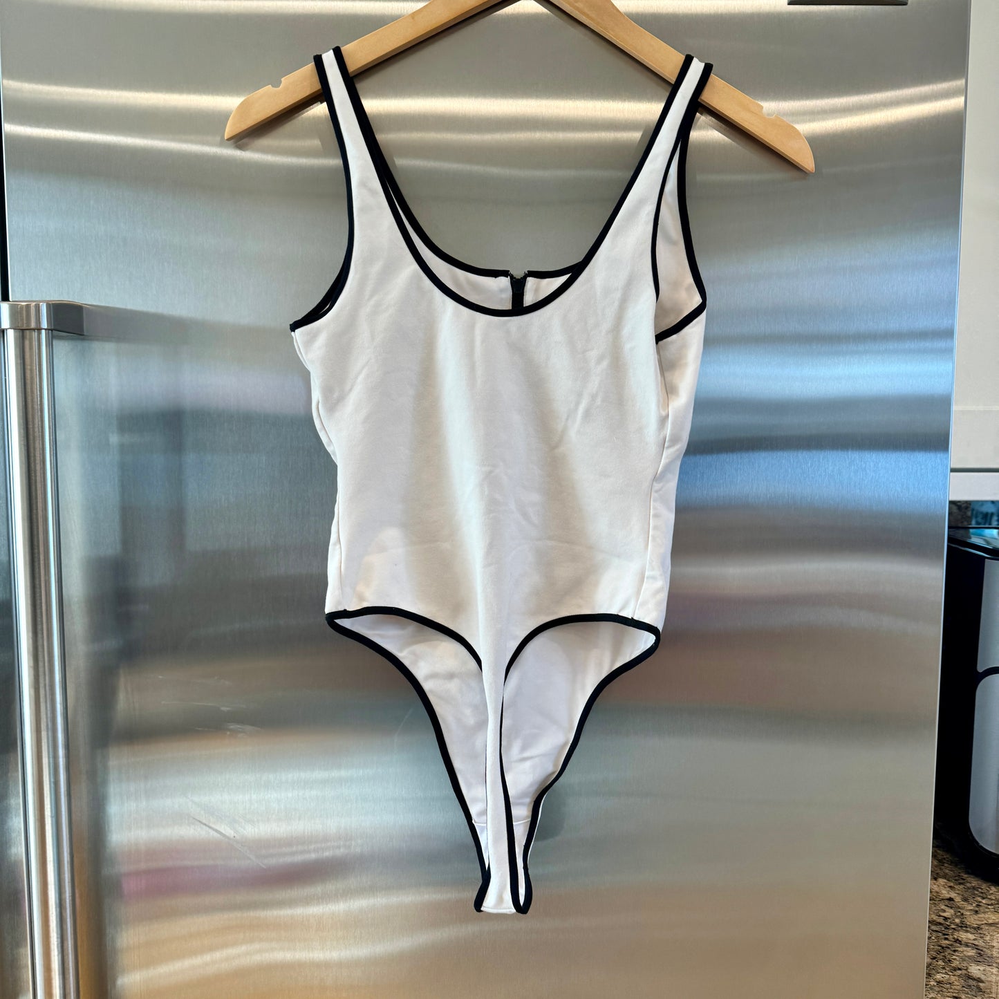 Alo Yoga Supernova Bodysuit White / Black — Pre-owned Excellent Condition