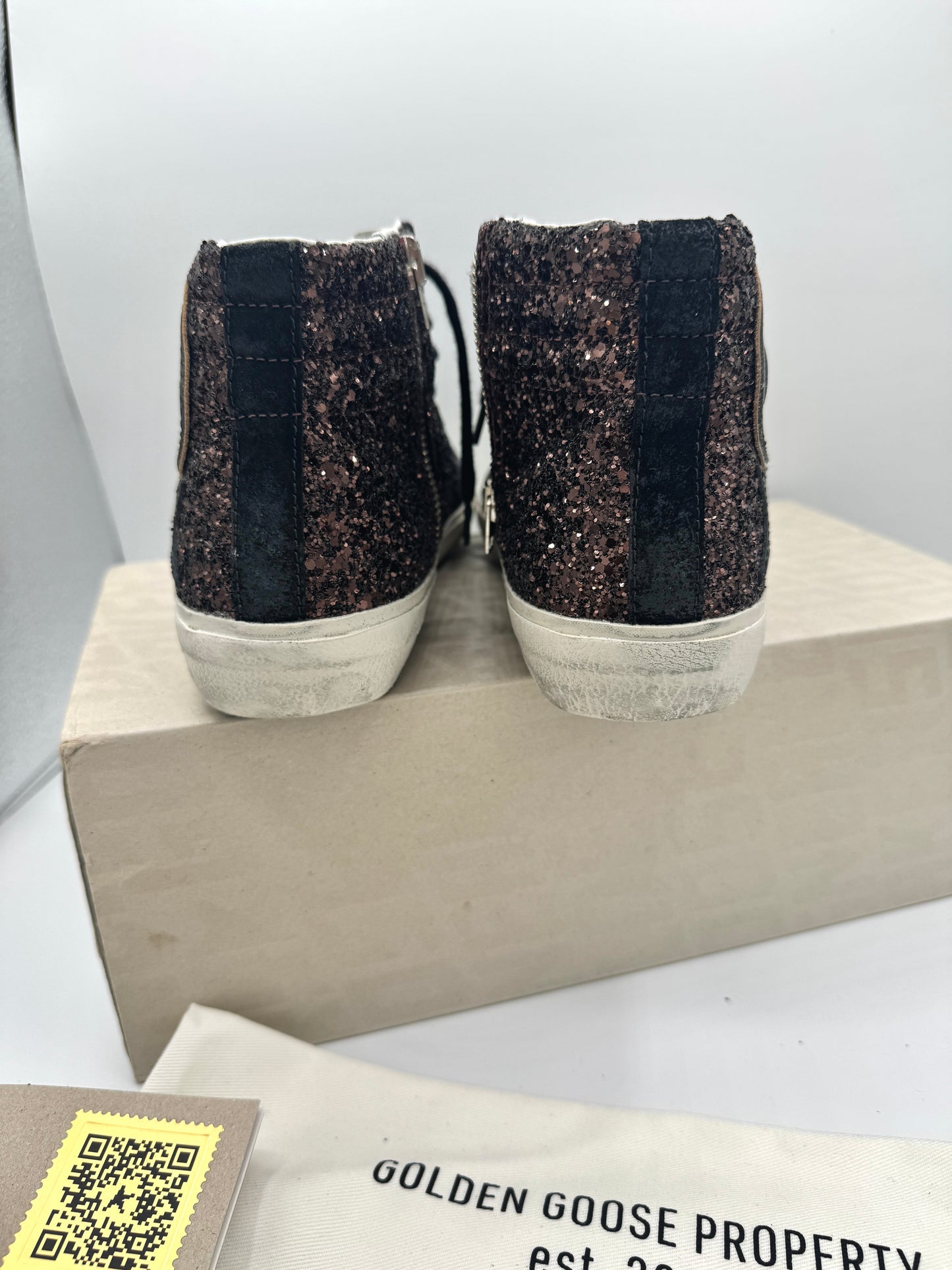 Golden Goose Sneakers Slide in Coffee / Black  Classic Star / Glitter Wave