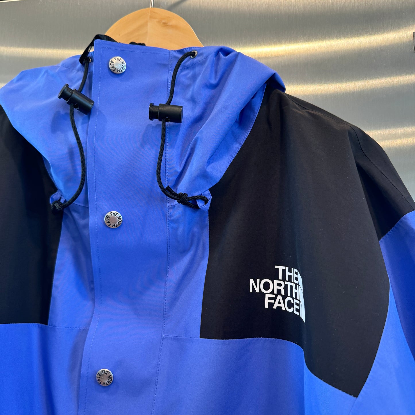 The North Face Men’s 86 Retro Mountain Jacket Solar Blue / Black Rainproof Windproof