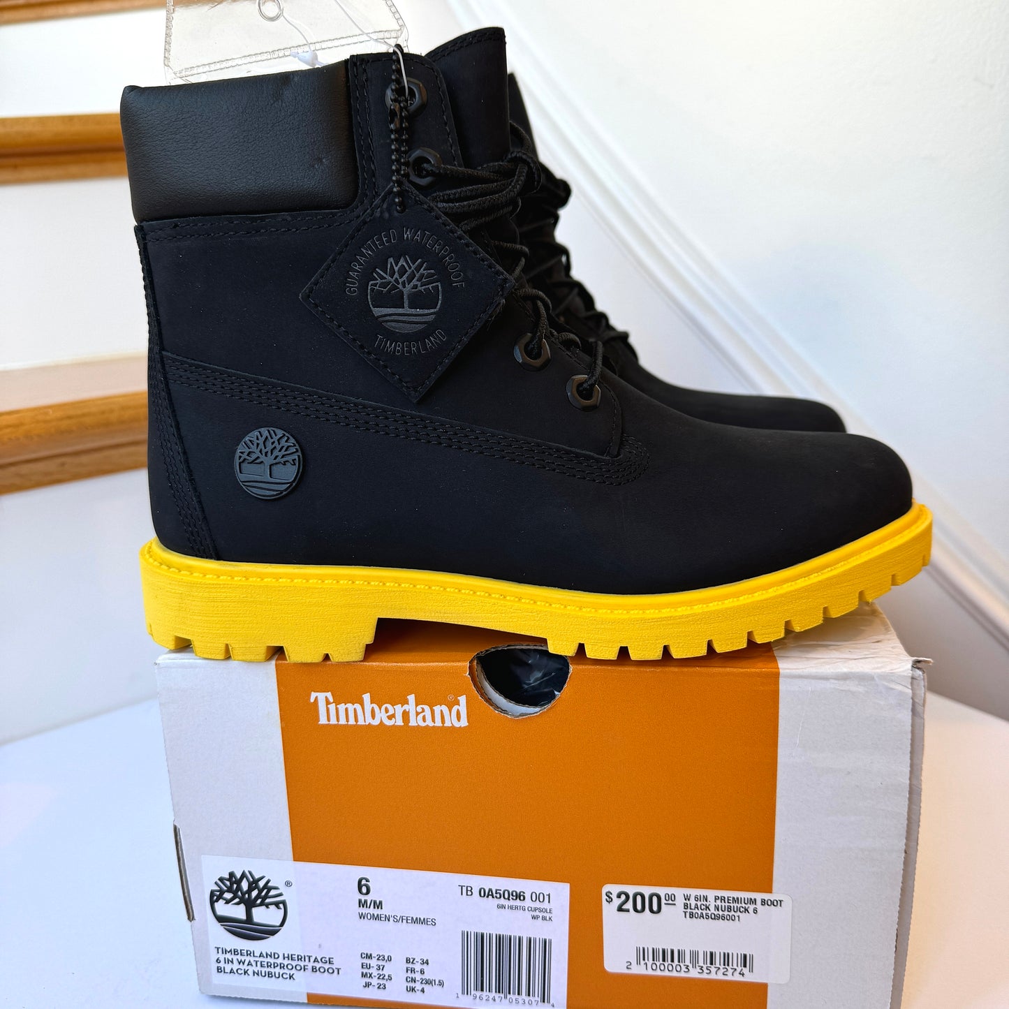 Timberland Heritage 6 Inch Waterproof Nubuck Black Yellow Boots , brand NEW