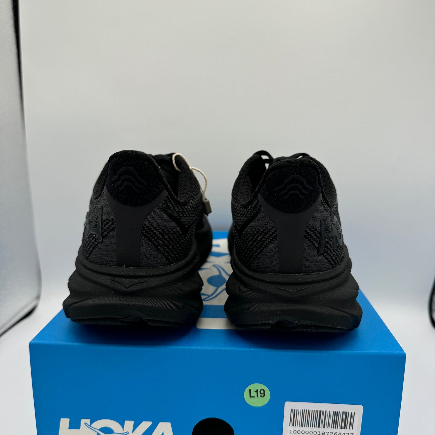 Hoka Clifton 9 Women’s Running Shoes All Black Hoka one one NEW