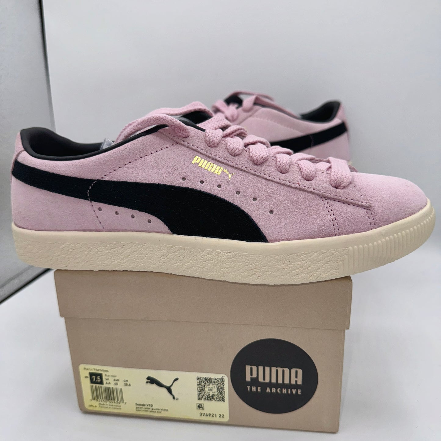 Puma Suede VTG Textured Leather Sneakers , extra laces , pearl pink black