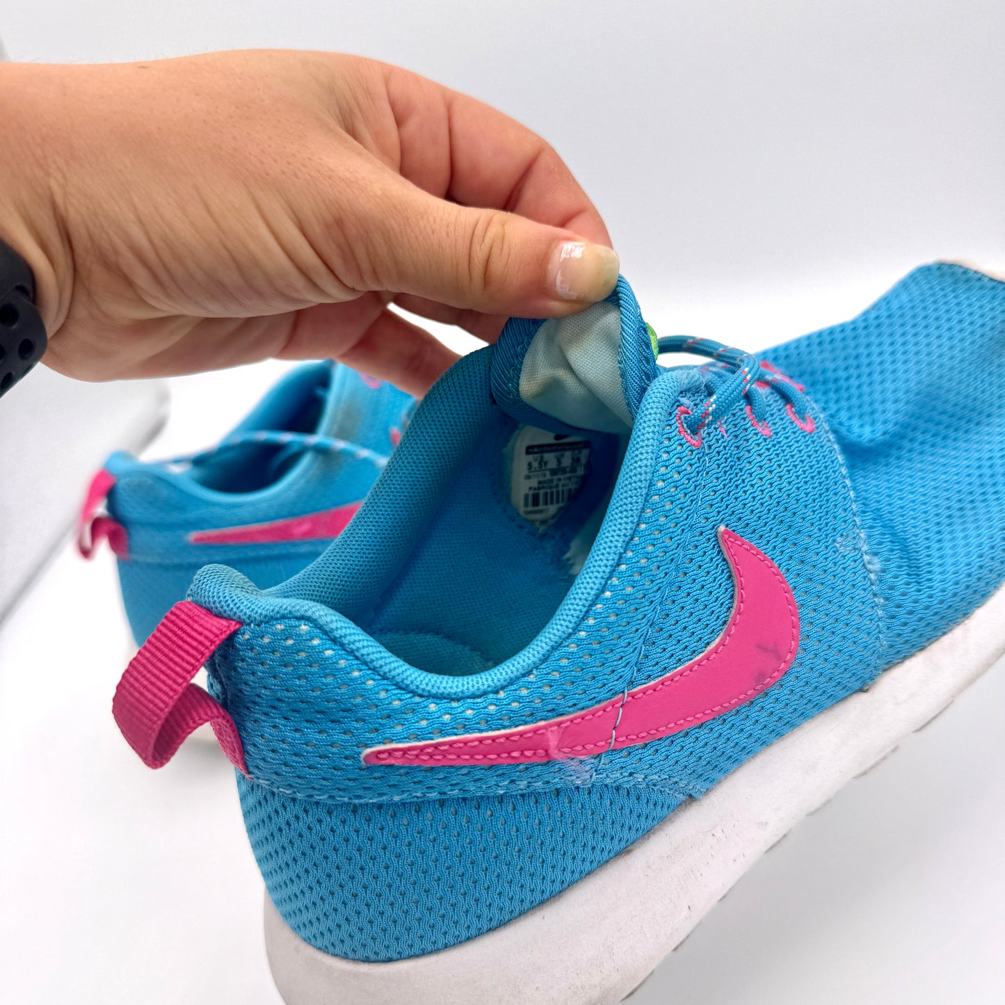 Nike Blue and Pink Roshe Athletic Shoes Kids’ Pre-Owned Used Condition