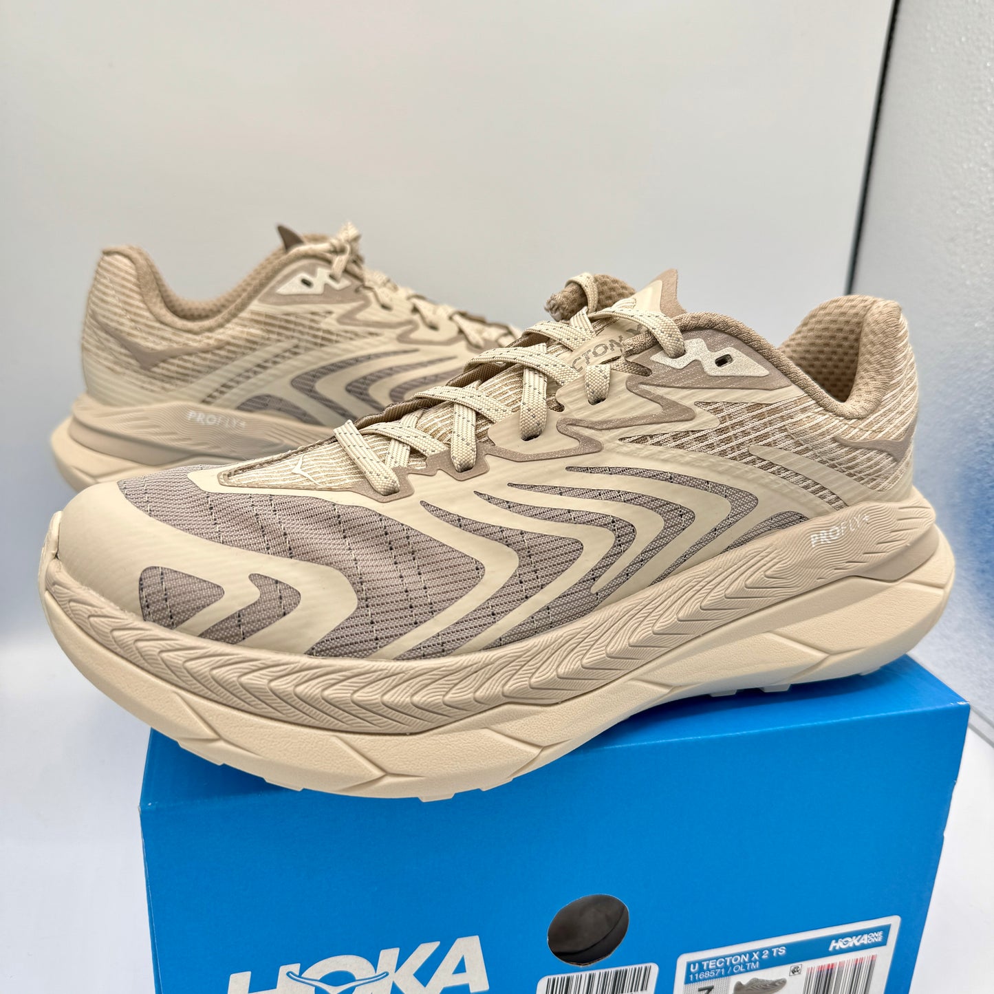 Hoka Stealth Tech Tecton X 2 Sneaker in Oatmeal /Oatmilk U Unisex
