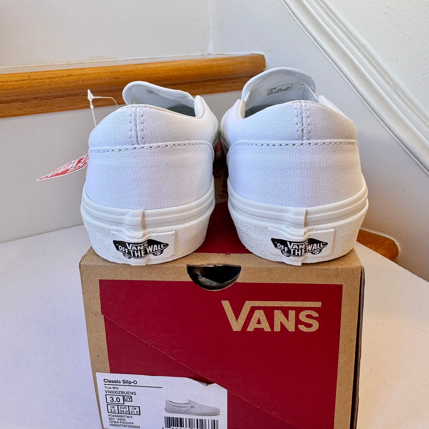 Vans Classic Slip-On Sneakers in all white , kids shoes brand NEW