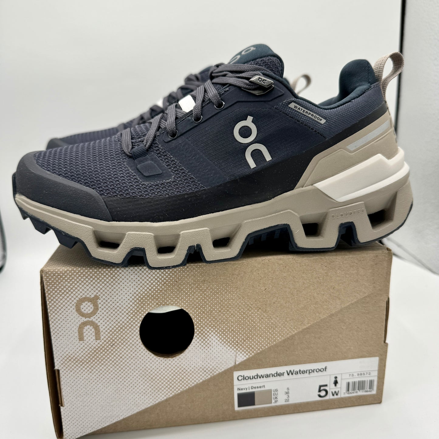 On Running Cloudwander Watetproof women’s hiking running trail shoes navy