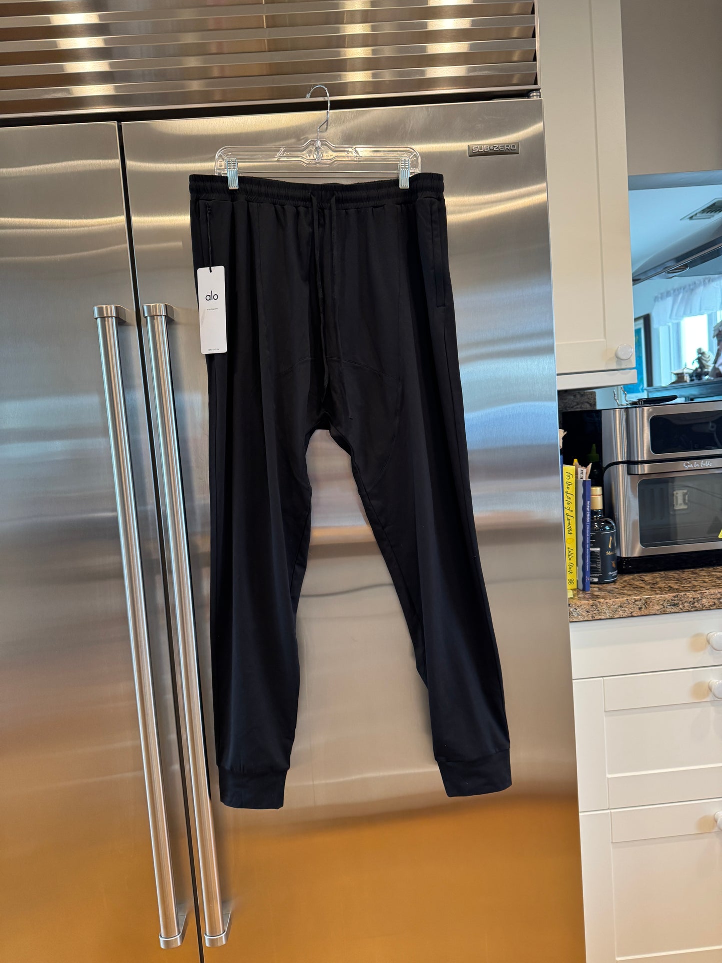 Alo Yoga Conquer Revitalize Black Joggers