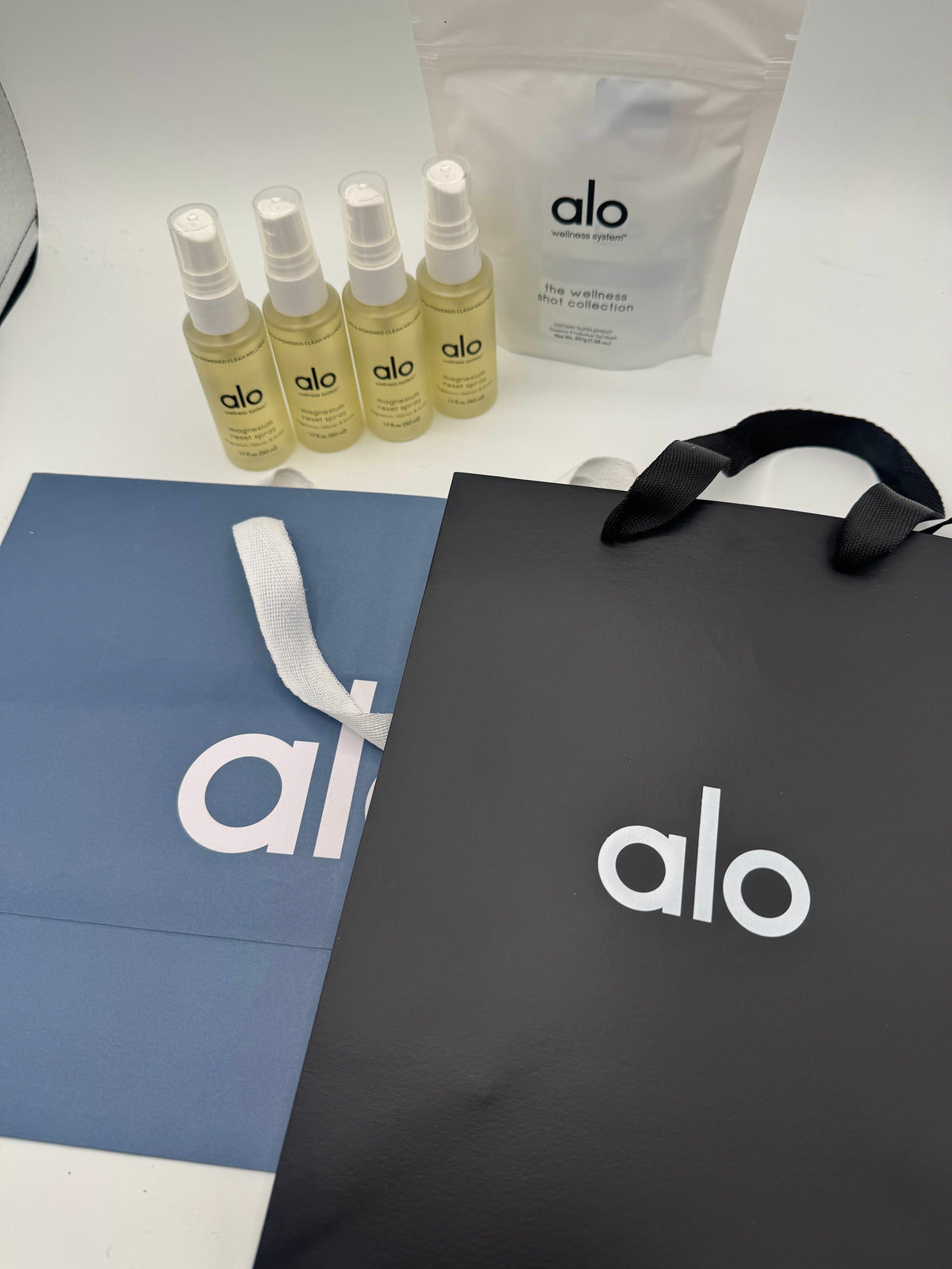 Alo Wellness BUNDLE (4) Magnesium Sprays, (2) Gift Bags, (1) Wellness Discovery Satchet Kit
