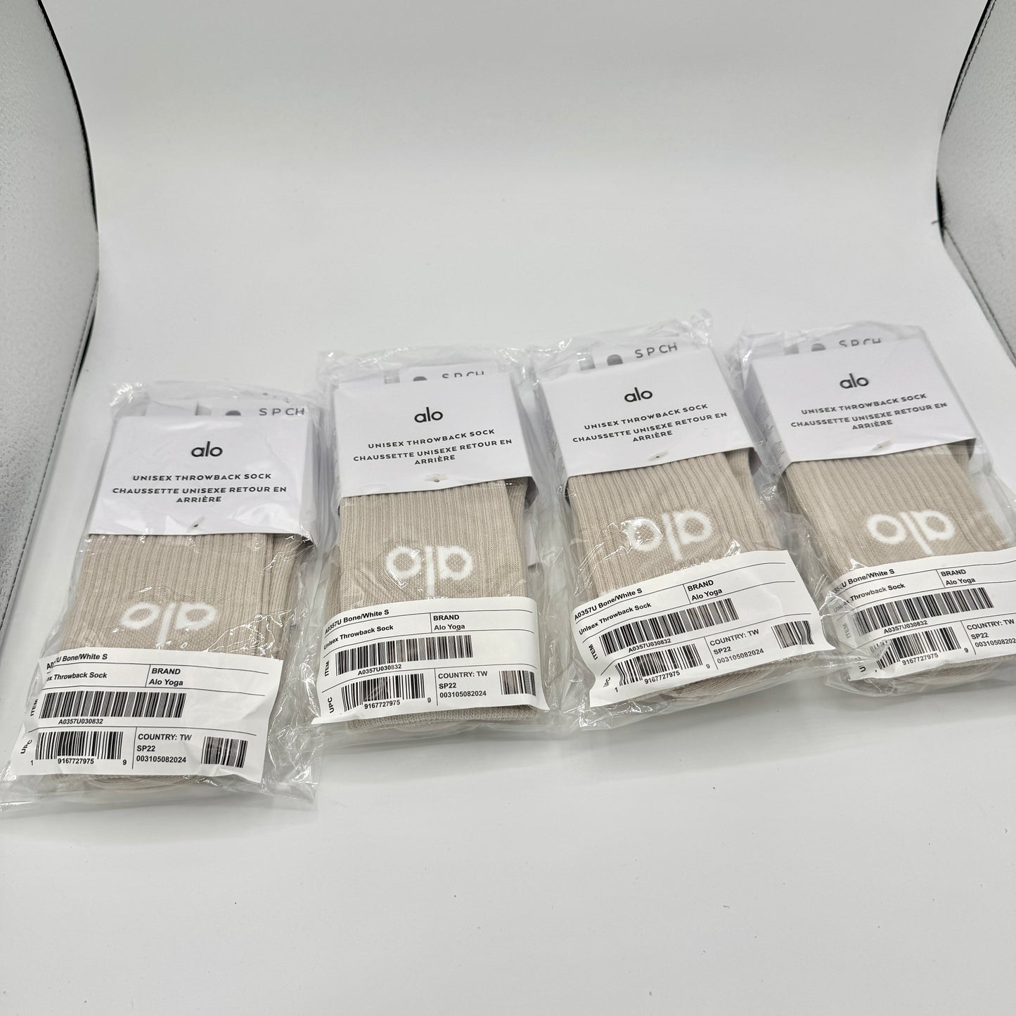 Alo Yoga (Bundle) Unisex Throwback Socks, 4x Pairs - Bone / White
