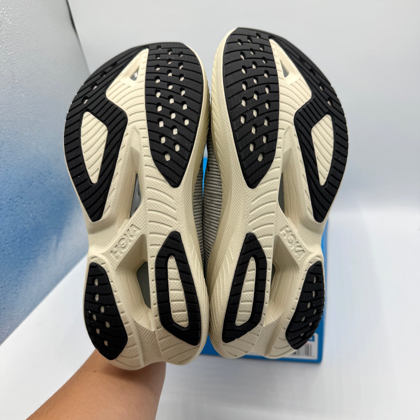 Hoka Mach X 2 U Unisex in White / Cosmic Grey Sneakers